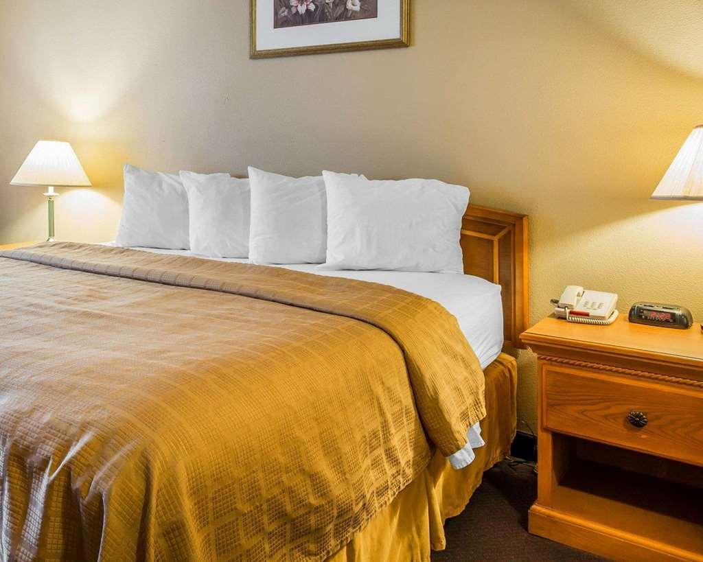 Quality Inn Tracy I-205 Room photo
