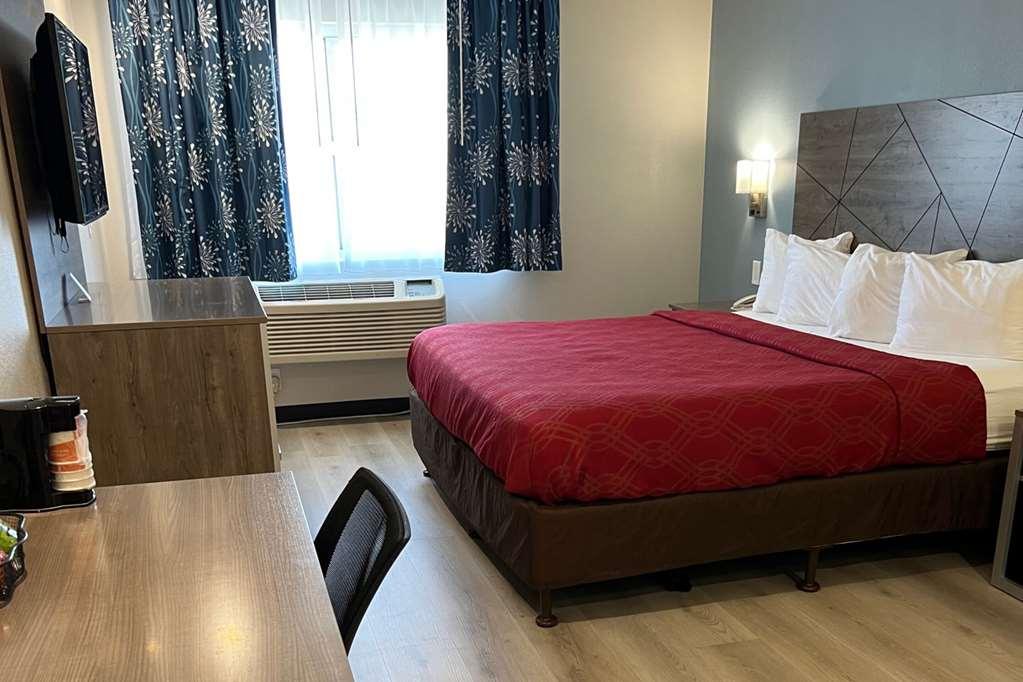 Quality Inn Tracy I-205 Room photo